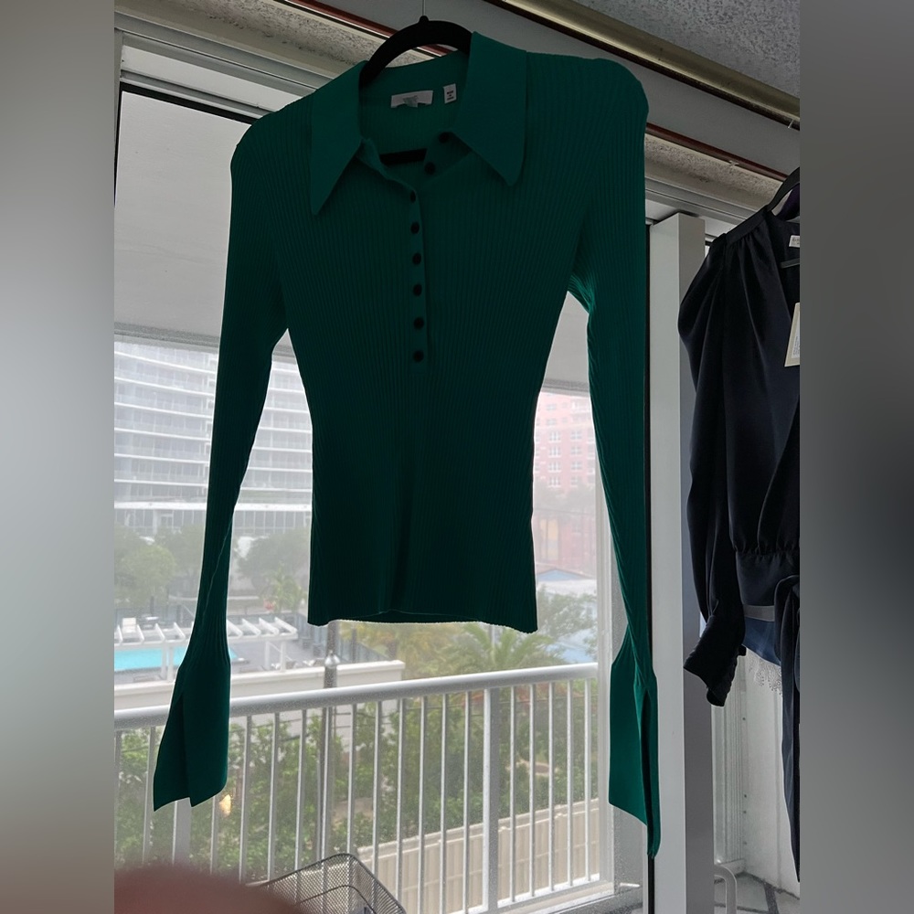 This is a A.L.C. Eleanor Top in Green